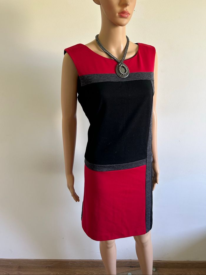 Robe noire et rouge sans manches Anna Field taille 40 bon état - photo numéro 2