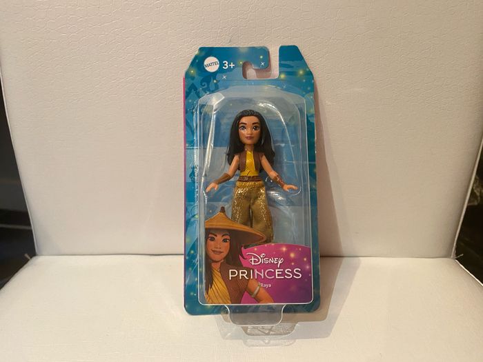 Mini poupée figurine raya