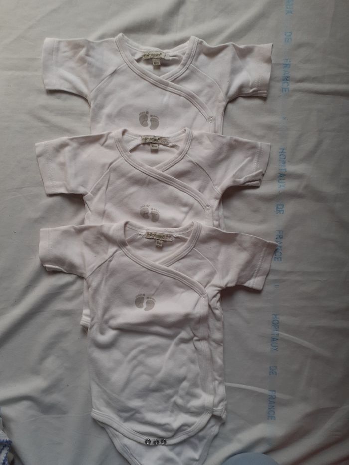 Lot de 3 bodys blancs manches courtes