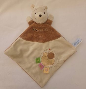 Doudou plat losange Winnie l'ourson beige et marron - soleil - Disney