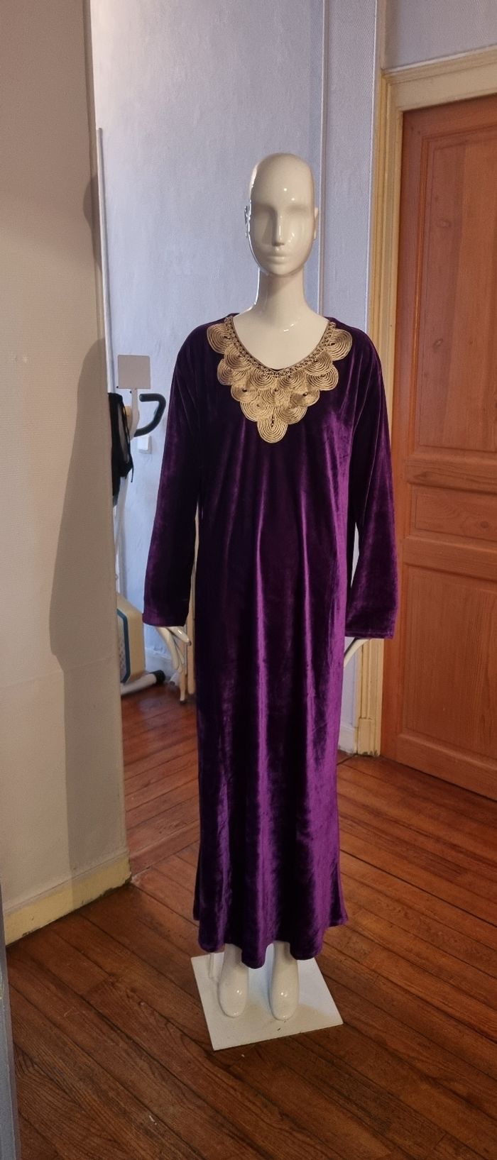 Superbe robe orientale en velours violet Chase Oversize du 42 au 52 neuve avec étiquette - photo numéro 2