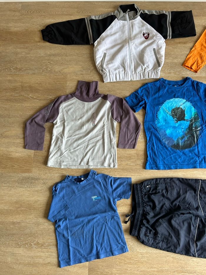 Lot vêtements garçon 5 ans – Vestes, pantalons, t-shirts, tenues sports et loisirs - photo numéro 2