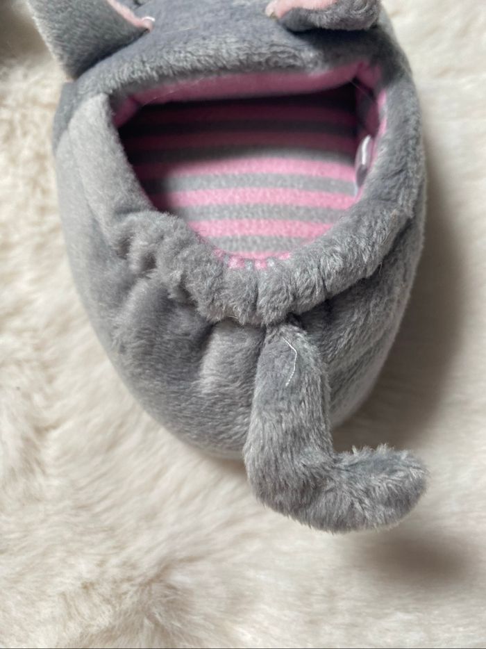 Chaussons souris gris tout doux - Taille 24 - TBE 💖 - photo numéro 3