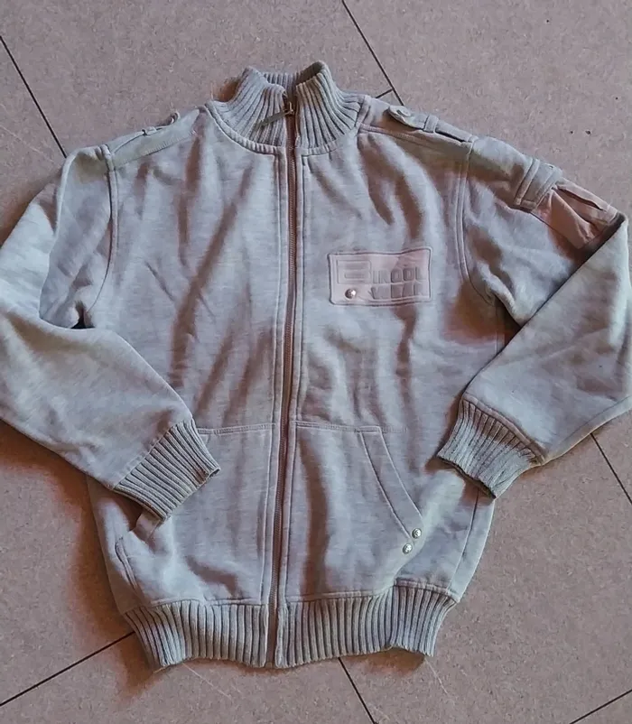 Joli gilet gris 12 ans