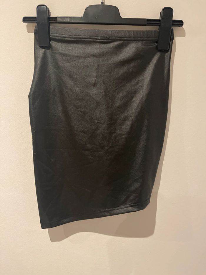Jupe satinée taille xs noir - photo numéro 2