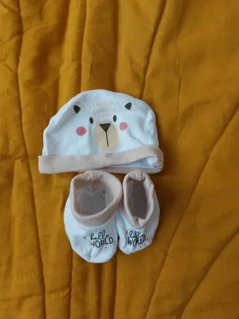 Bonnet et chaussons de naissance