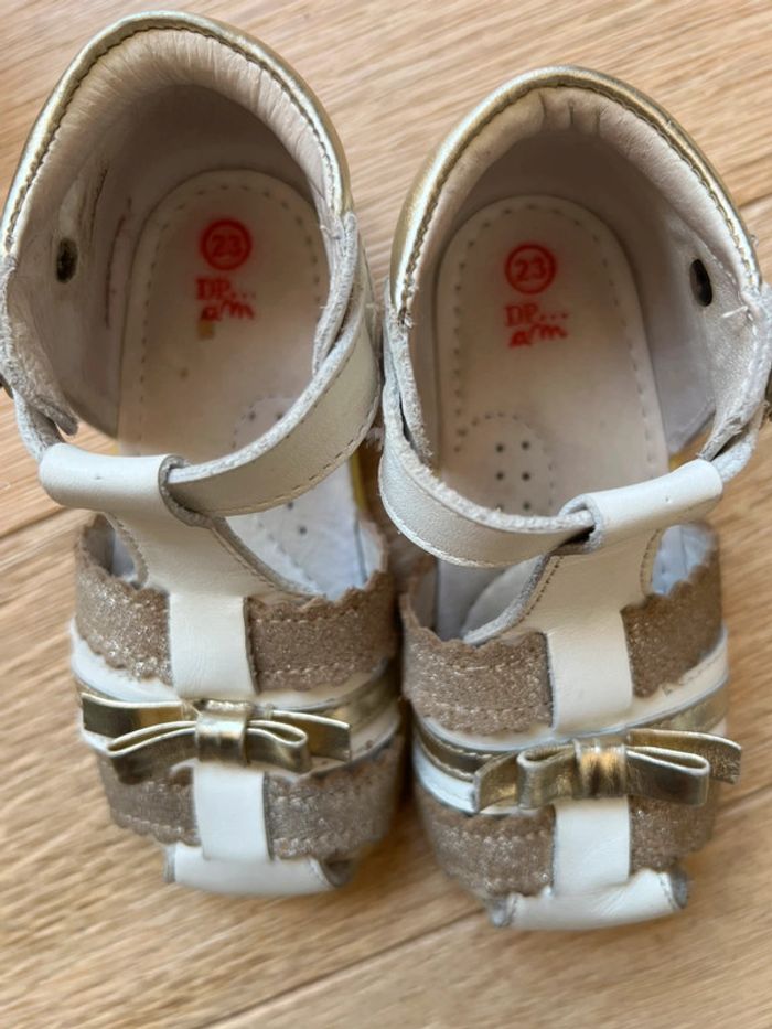 Sandales blanche et doré taille 23 dpam cuir bon état - photo numéro 4