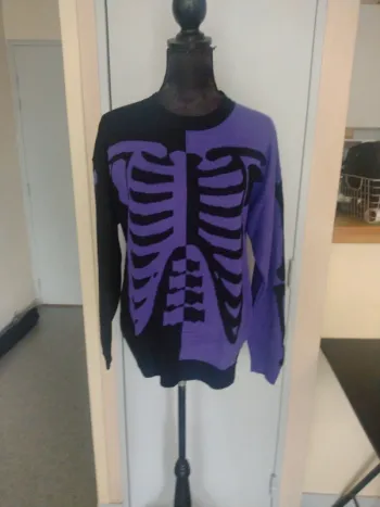 Pull squelette violet et noir FSBN – Taille S