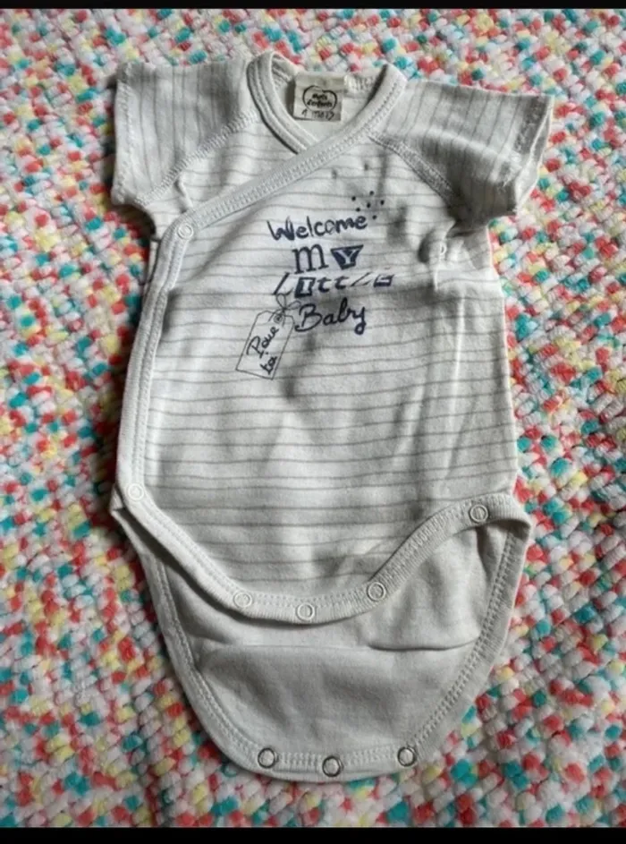 5 bodies et 1 débardeur 1 mois - photo numéro 4