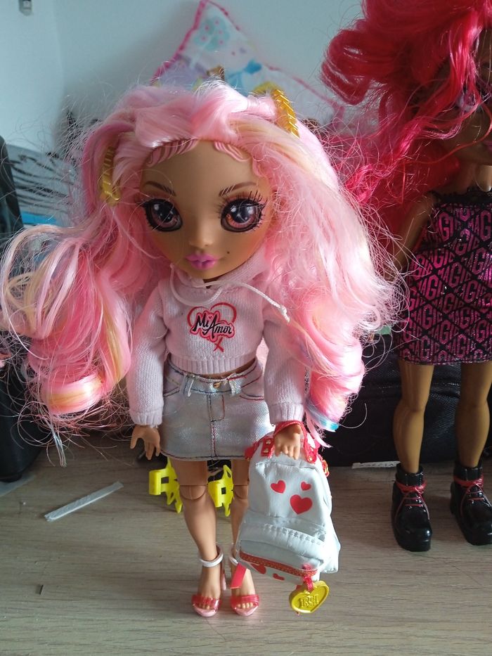 Poupée raimbow High junior