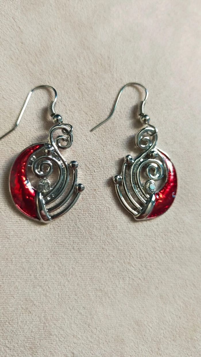 Parure pendentif + boucle d’oreille – Tourbillons rouge, orange et argenté avec strass - photo numéro 3