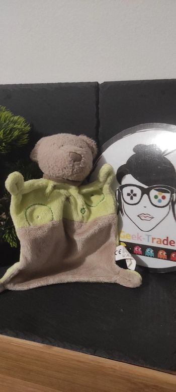 doudou ours vert marron marmotte étoiles ronds nicotoy Plat Carré Noeuds Croix