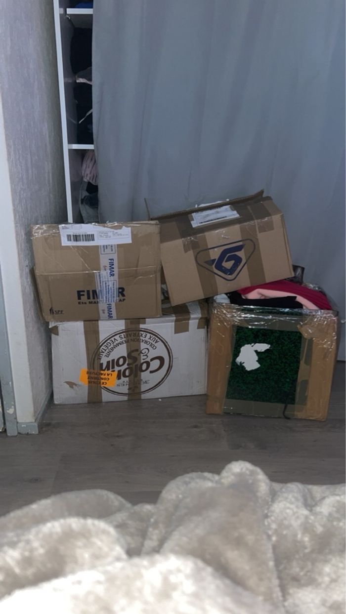 4 carton de vêtement à vendre