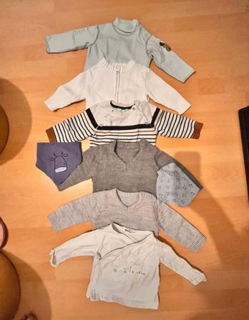 Lot 6 pulls + 1 bavoir  3 à 6 mois