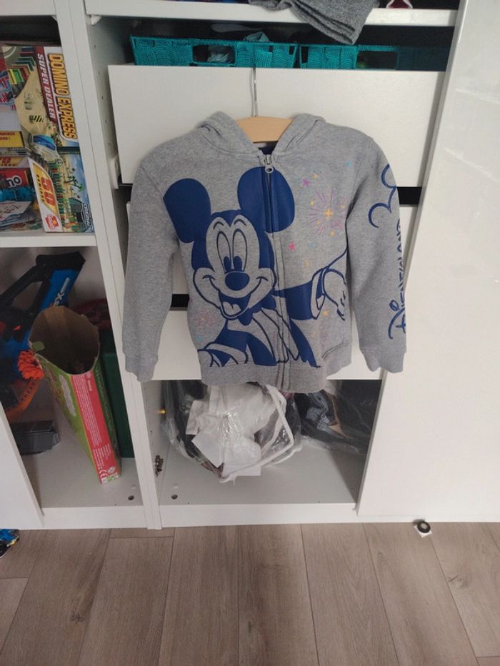 Gilet Mickey taille 6ans