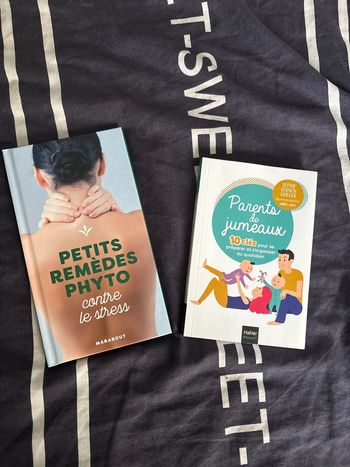 Lot de 2 petits livres « parents de jumeaux et petit remèdes phyto »