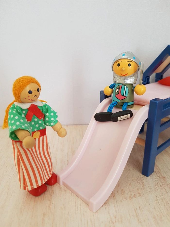 Chambre d'enfant avec lit toboggan et mobilier en bois maison de poupée - photo numéro 6