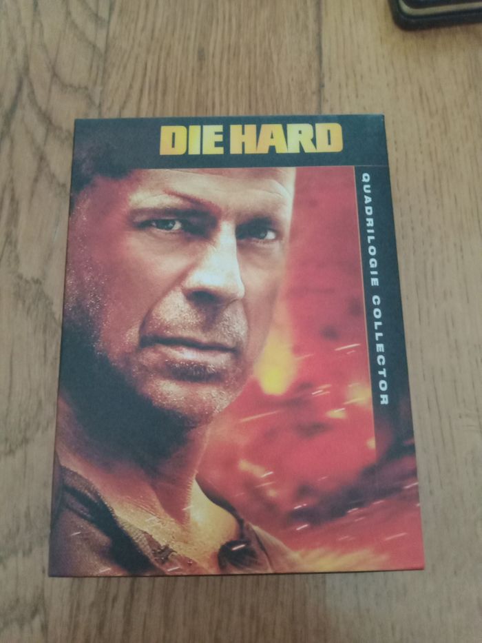 DVD coffret de 8 avec trois carte - photo numéro 5