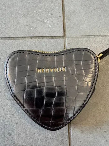 Porte monnaie en coeur Neuville, très bon état, 11*9cm