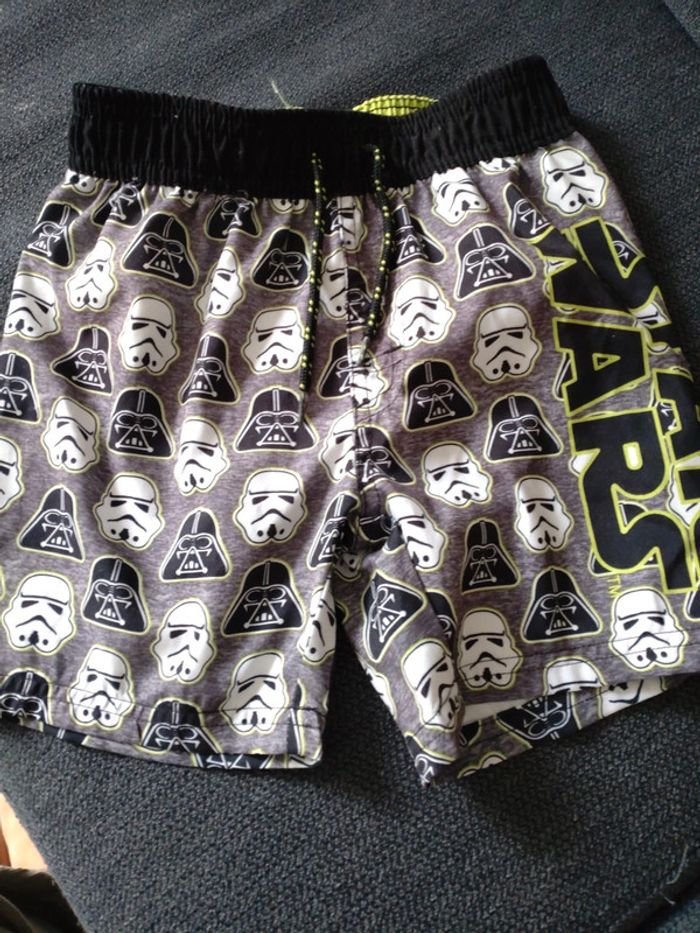 Short de bain star wars taille 3/4 ans