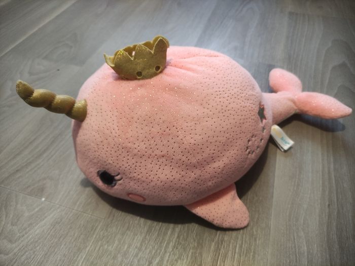 Très belle peluche baleine bellabloo en très bon état très peu joué avec