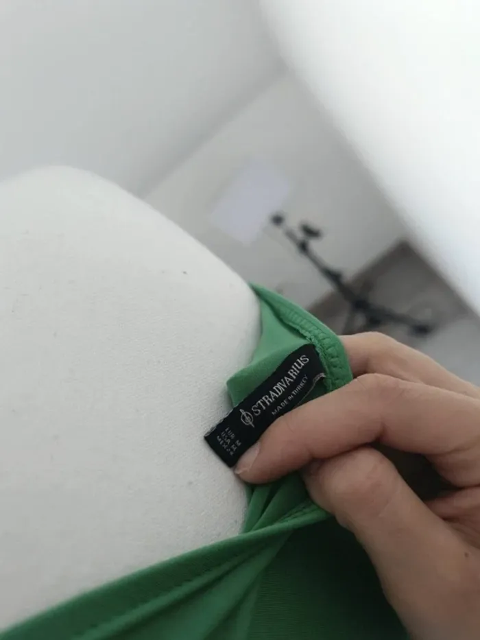 💚 Robe asymétrique verte Stradivarius – Taille M - photo numéro 4