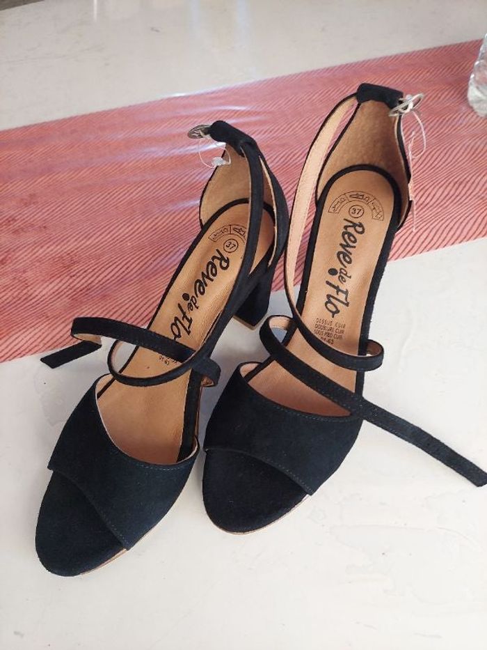 Sandales nu pied a talon pointure 37