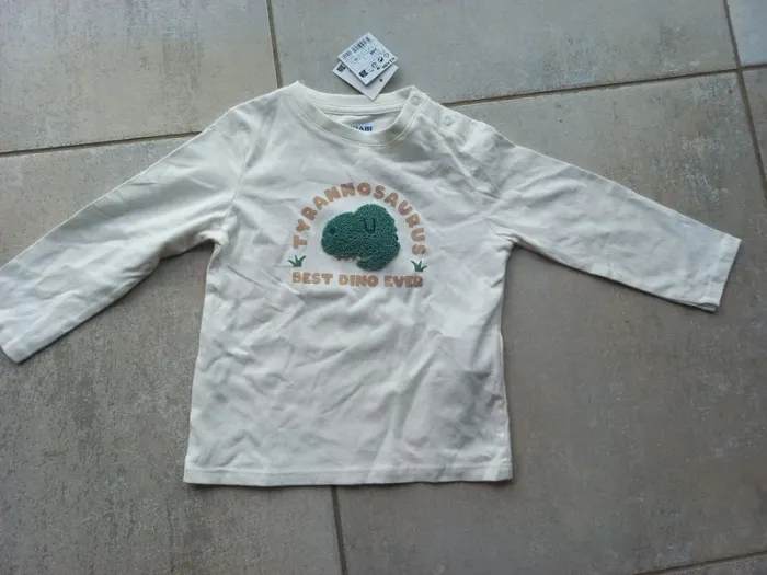 Tee-shirt manches longues Kiabi neuf 24 mois - photo numéro 2