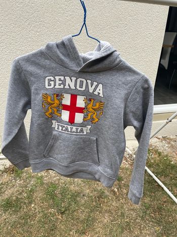 Très beau sweat-shirt Genova taille 5/6 ans