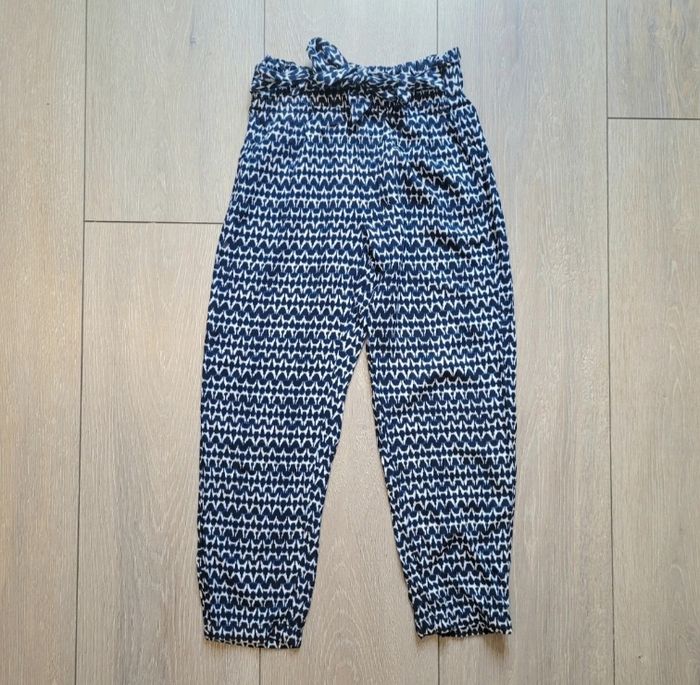 Pantalon fluide bleu et blanc. Fille 6 ans. Marque Gémo