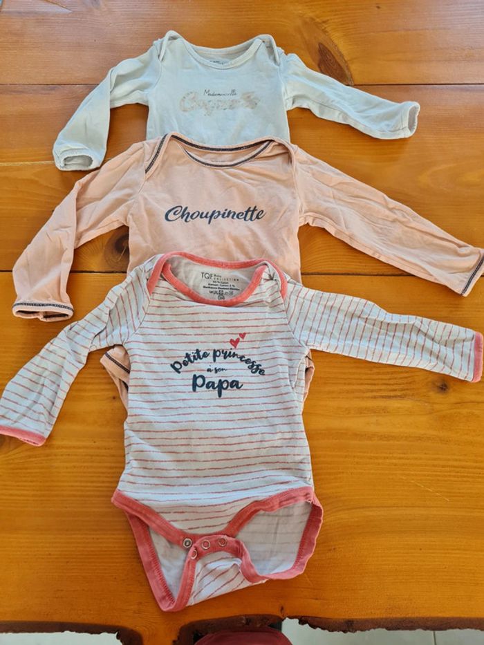 Lot bodies 12 mois fille