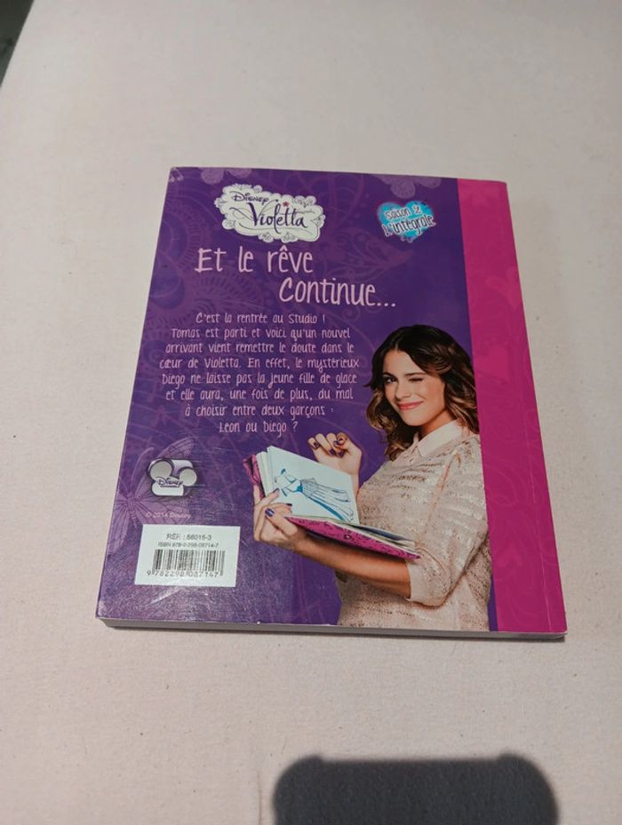 Livre Violetta saison 2 intégrale neuf - photo numéro 2