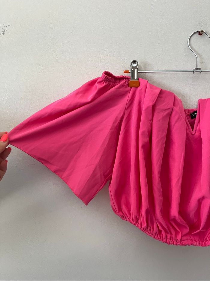 Blouse courte d’été épaules dénudées col V rose - photo numéro 5