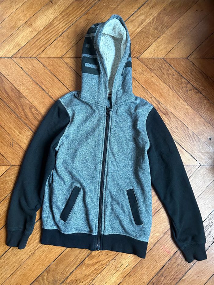 Très beau Gilet gris et noire taille 10/12 ans - photo numéro 2