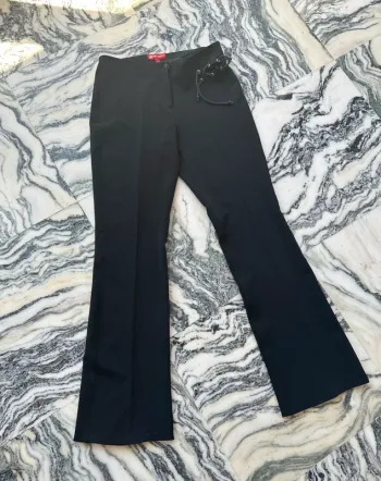Pantalon style y2k évasé noir avec détail laçage taille 32/34