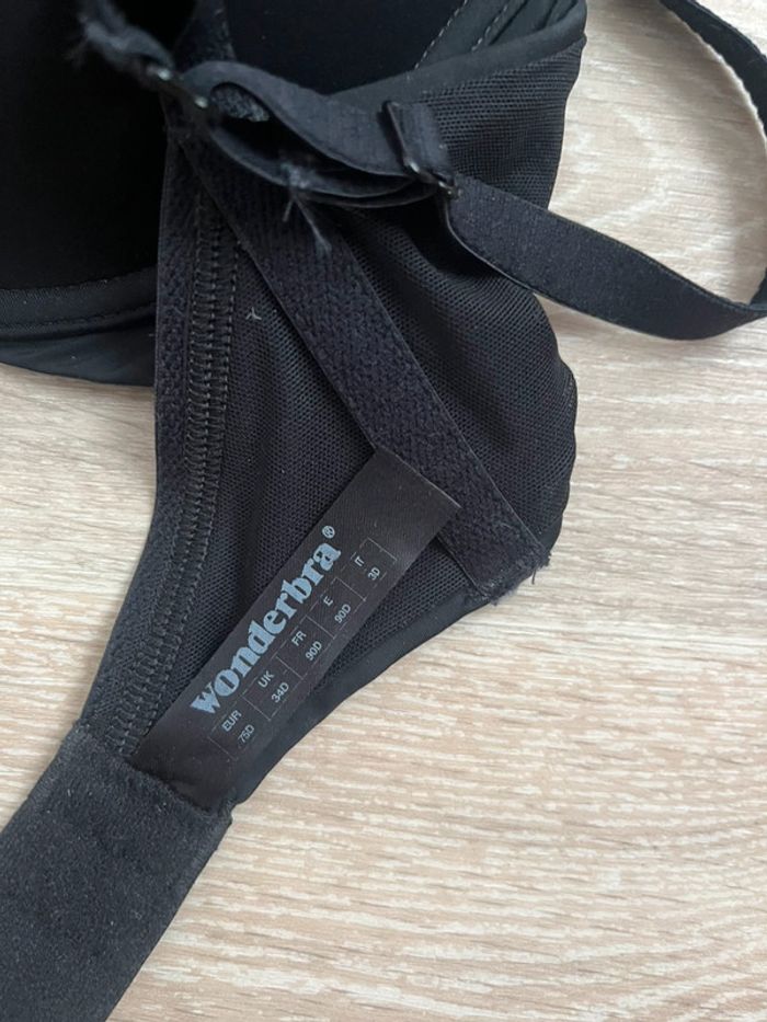 Soutien gorge noir wonderbra taille 90D - photo numéro 3