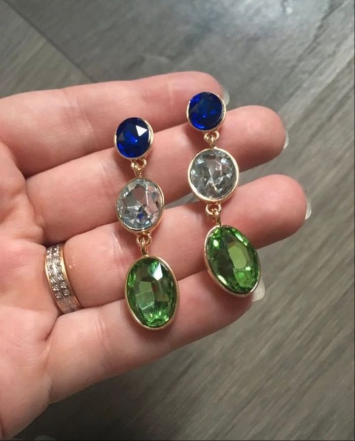 Jolies boucles d’oreilles pendantes NEUVES avec pierres couleurs bleu foncé, blanc et vert - photo numéro 3
