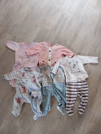 Lot bébé fille 1 mois
