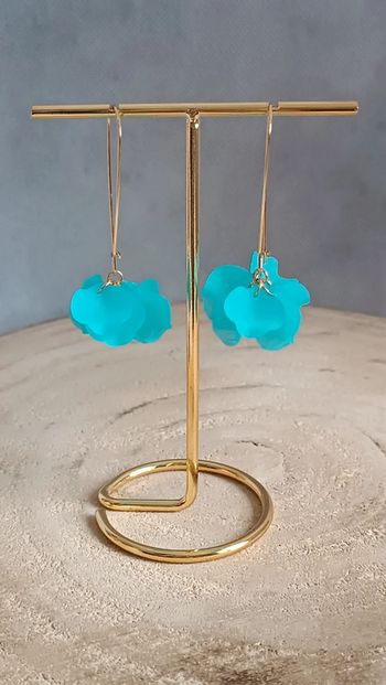 Jolies créoles longues en acier inoxydable et pétales acryliques