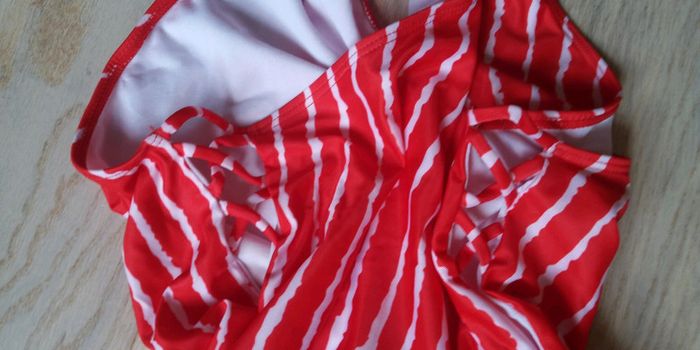 Maillot de bain rouge rayures blanches - photo numéro 3