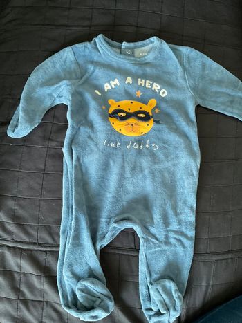 Pyjama en velours une pièce 9 mois