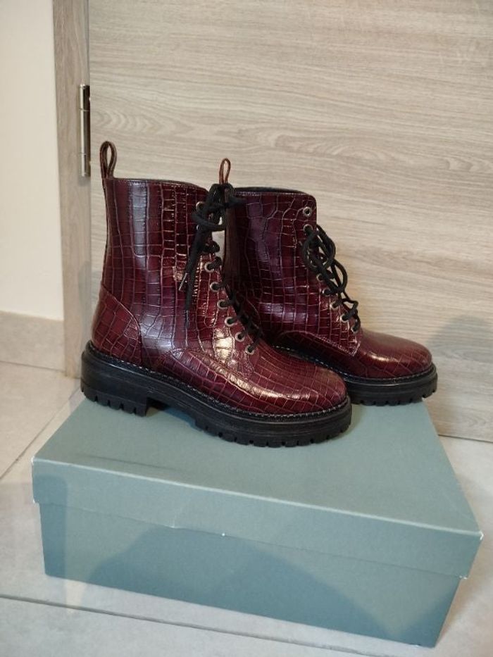 Jolie paire de bottines taille 35