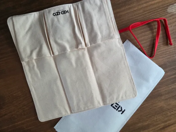 Lot pochette Kenzo + boîte écouteurs Givenchy - photo numéro 3