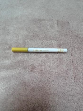 Eye liner jaune