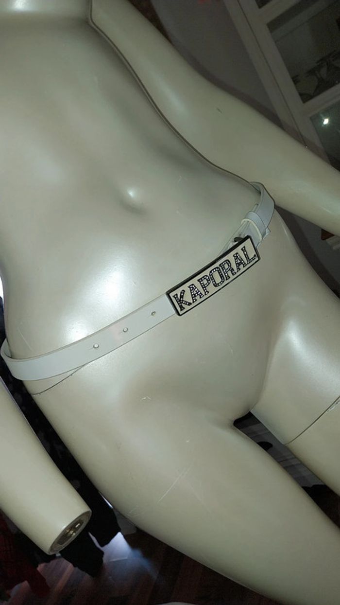 Ceinture Kaporal en cuir de vachette vernis blanc très bon état - photo numéro 2
