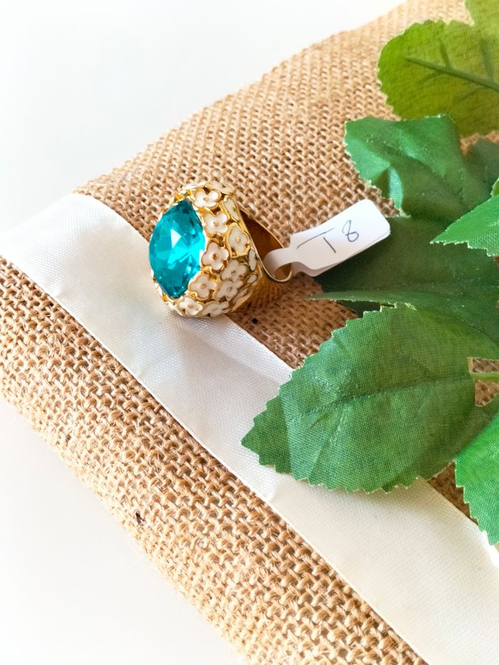 Bague en acier inoxydable plaquage sous vide or 24 carats et titane avec pierres précieuses florales - photo numéro 2