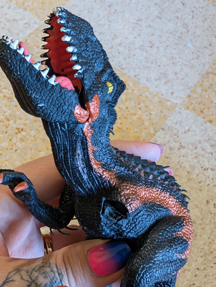 Dinosaure carnivore a 3 pattes - photo numéro 5