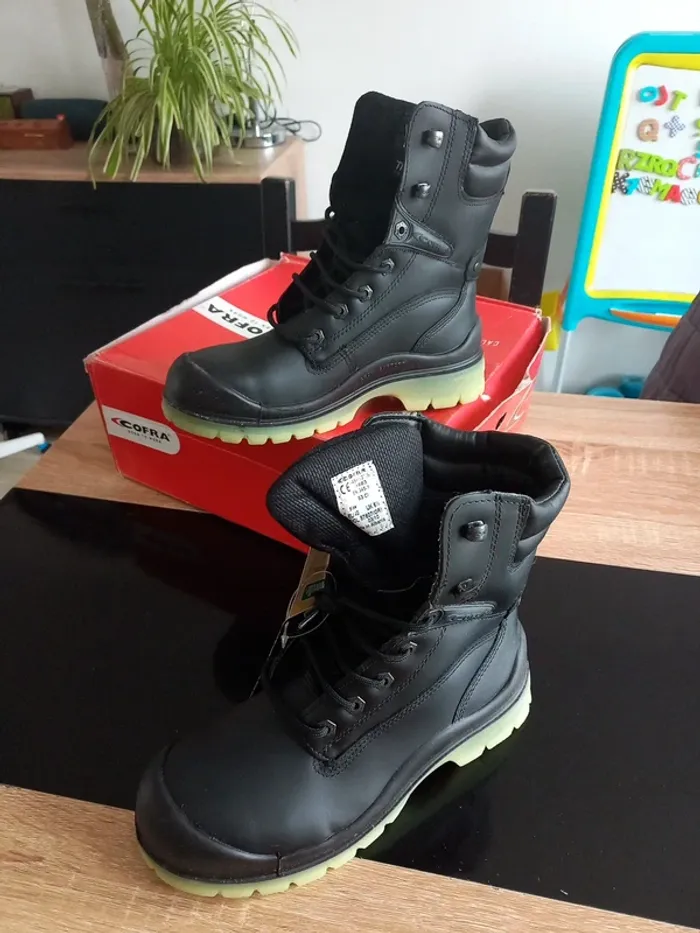 Chaussures de sécurité noir T40 Neuve - photo numéro 7