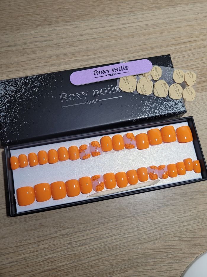 Lot de 3 boîtes de faux ongles Roxy Nails Paris – Neufs – Couleurs pastel et design Halloween 🎃✨ - photo numéro 4