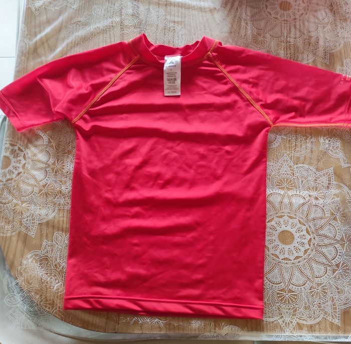 T-shirt anti UV rouge taille 12 ans - photo numéro 4